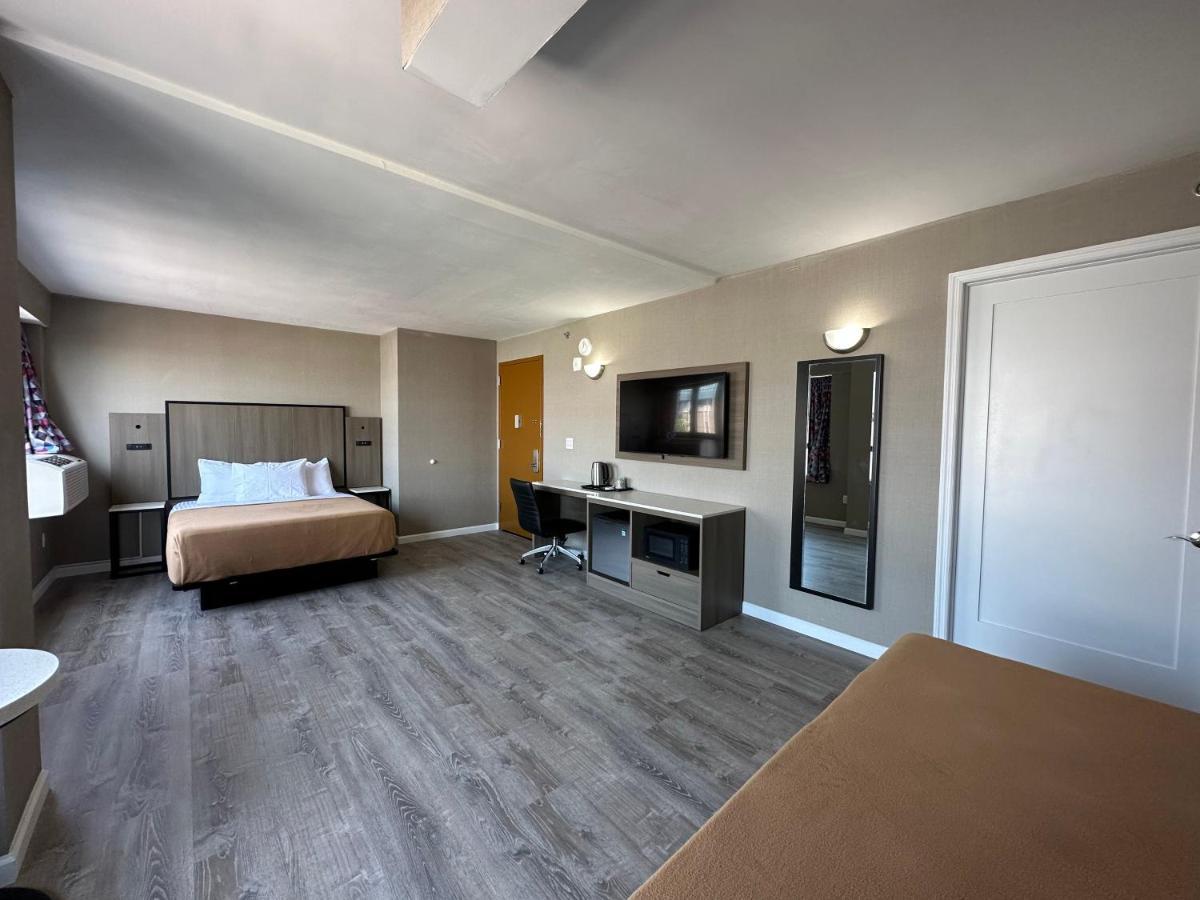 Regal Inn & Suites New York Laguardia Hotel Экстерьер фото
