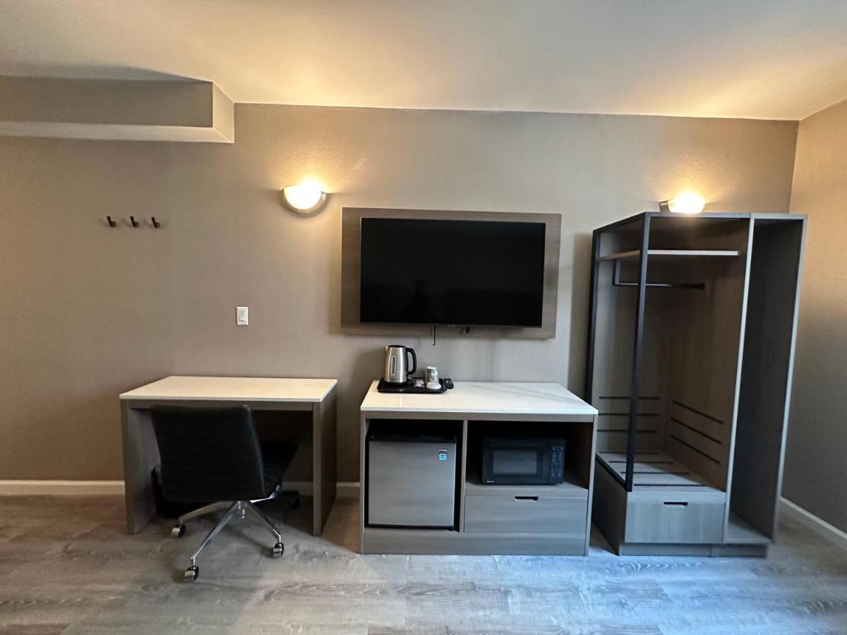 Regal Inn & Suites New York Laguardia Hotel Экстерьер фото