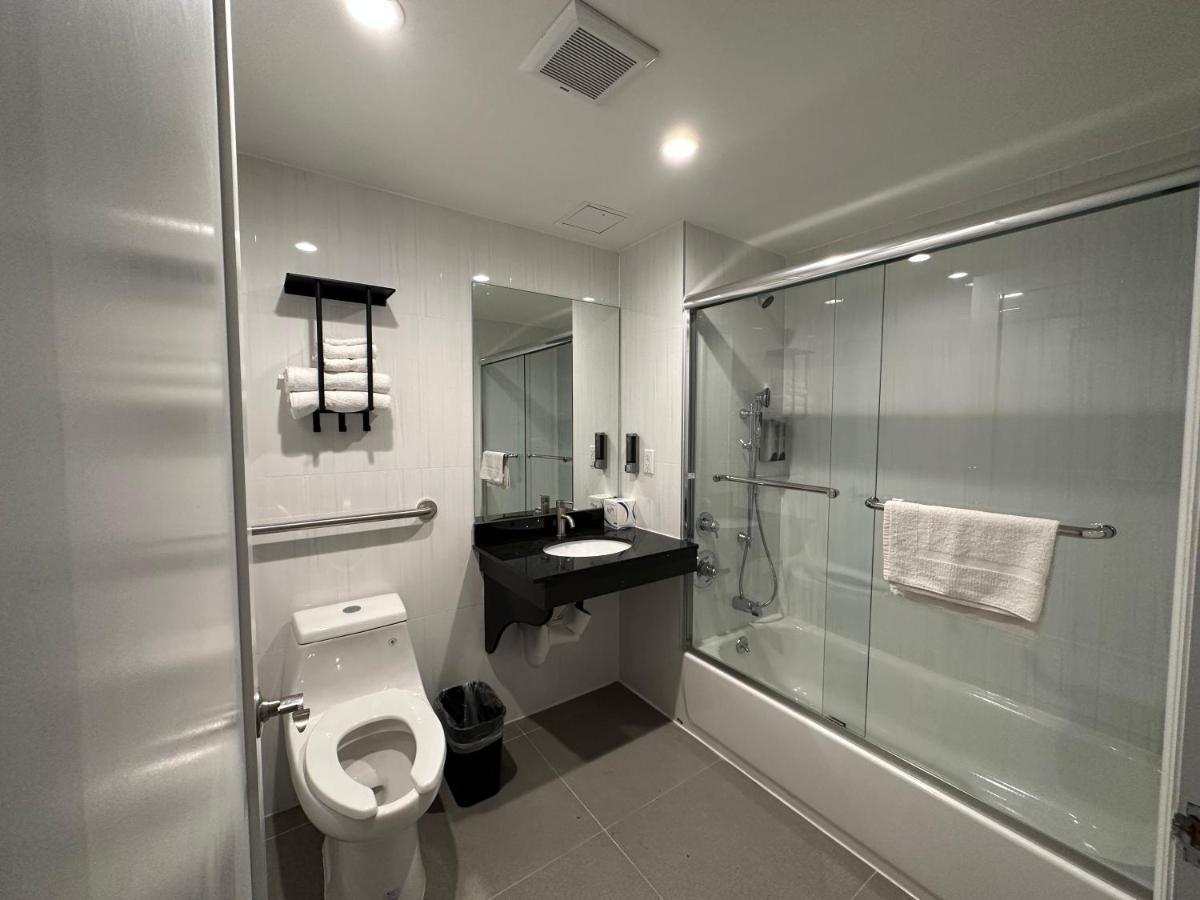 Regal Inn & Suites New York Laguardia Hotel Экстерьер фото
